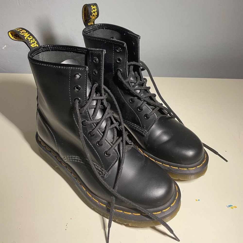 DR. MARTENS 1460 WOMEN'S SMOOTH LEATHER LACE UP BOOTS